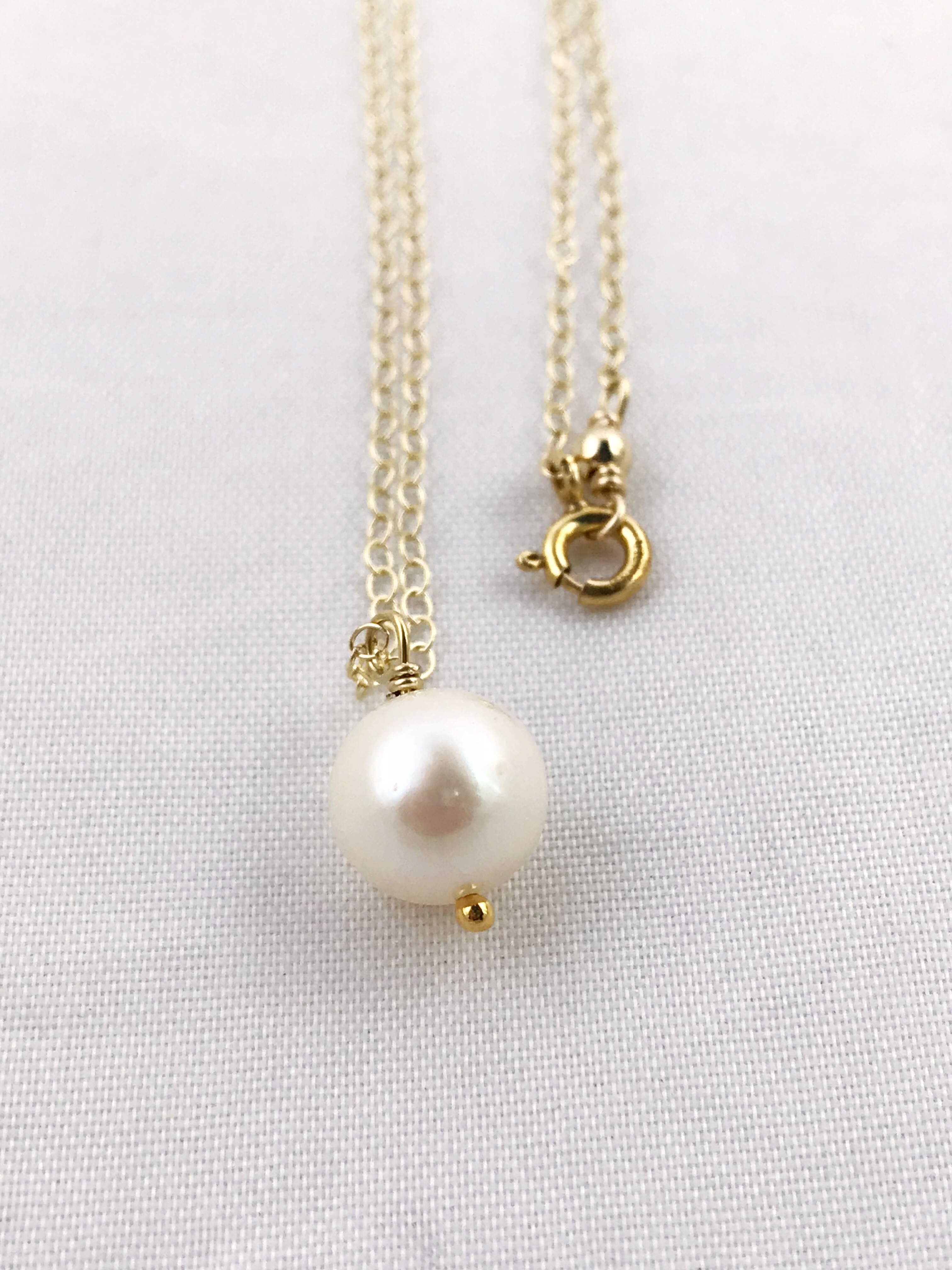 Single Pearl Pendant Necklace / 14k Yellow Gold Filled / Ivory White Round Freshwater Pearl - Image 6