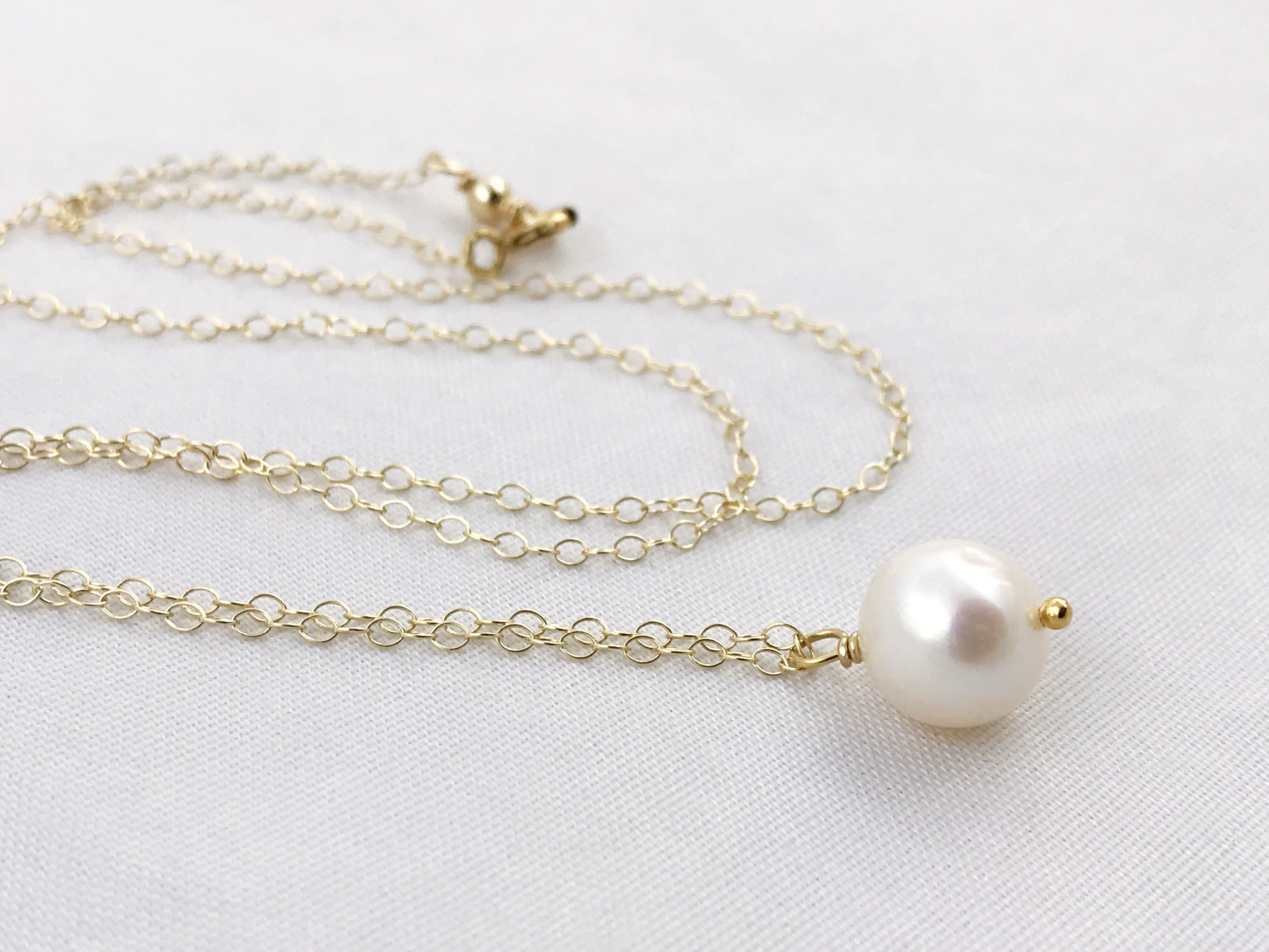 Single Pearl Pendant Necklace / 14k Yellow Gold Filled / Ivory White Round Freshwater Pearl - Image 7