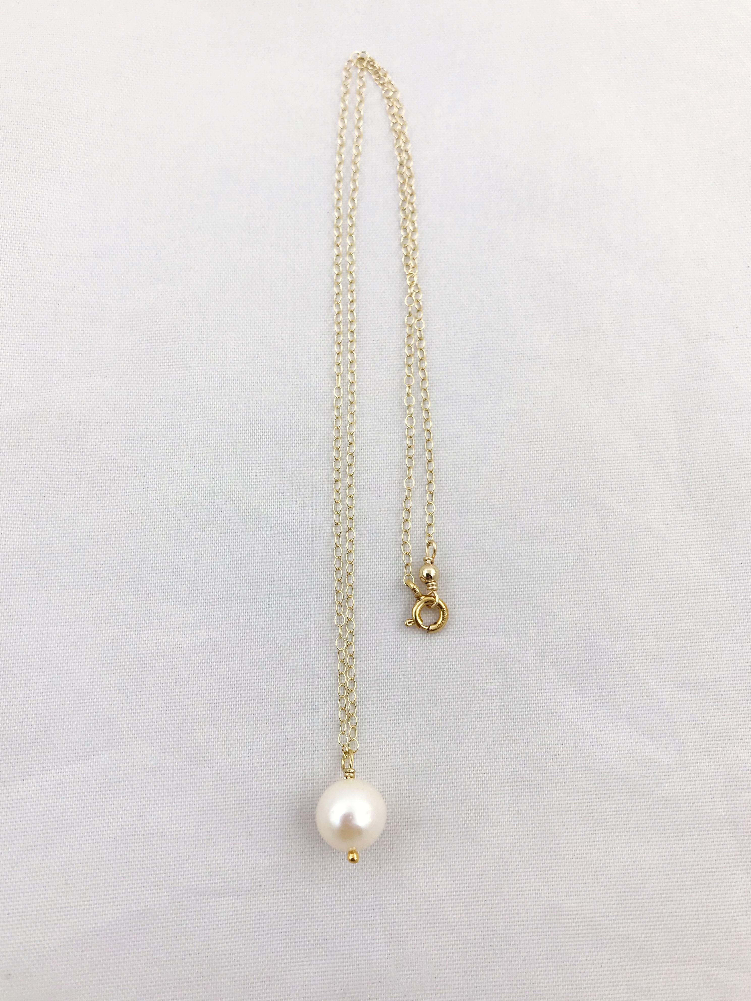 Single Pearl Pendant Necklace / 14k Yellow Gold Filled / Ivory White Round Freshwater Pearl - Image 5