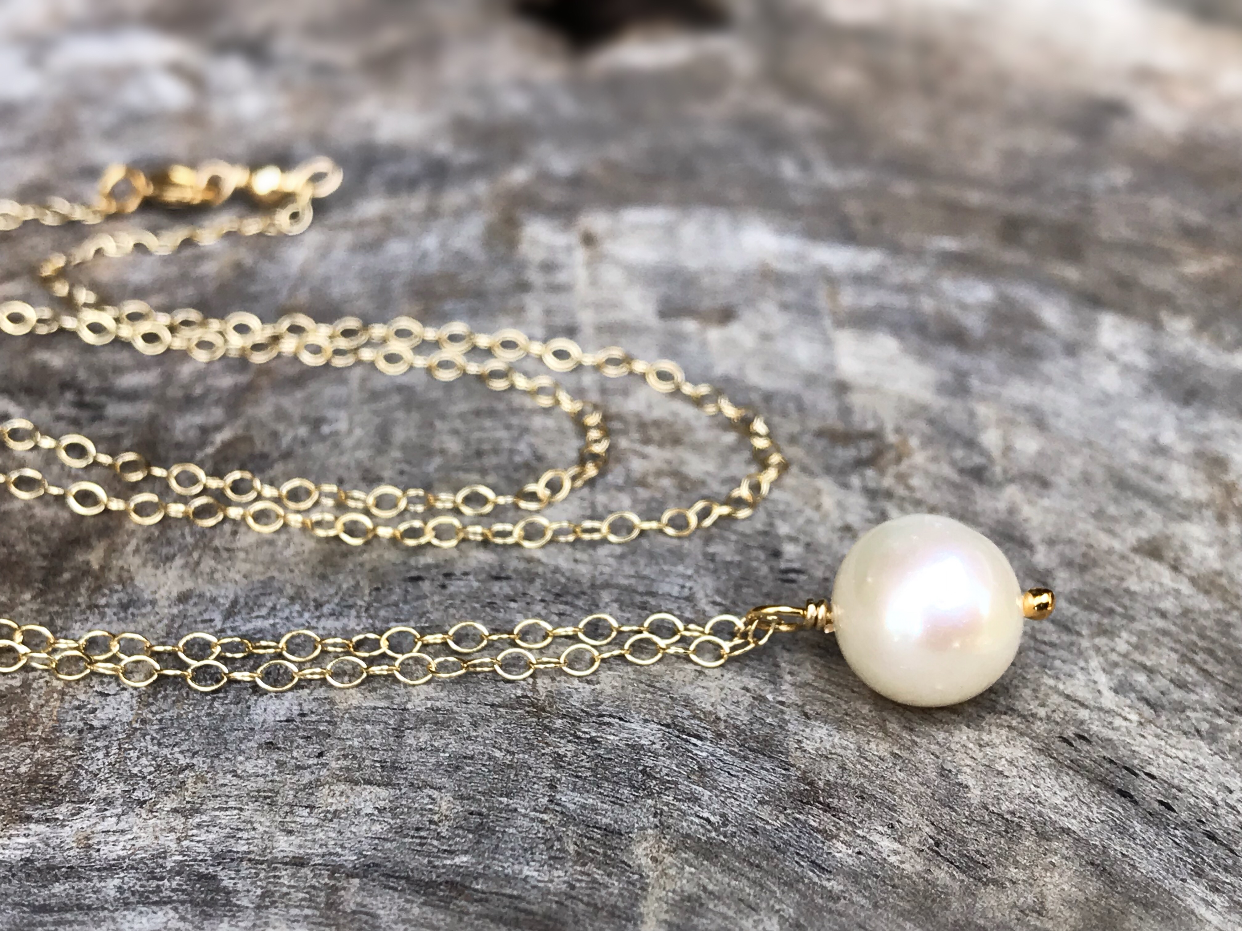 Single Pearl Pendant Necklace / 14k Yellow Gold Filled / Ivory White Round Freshwater Pearl - Image 2