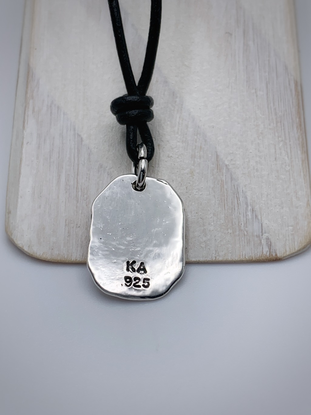 Collana Con Ciondolo In Pelle Nera Con Scritta "TI AMO" E Ciondolo In Argento - Italia - Foto 2