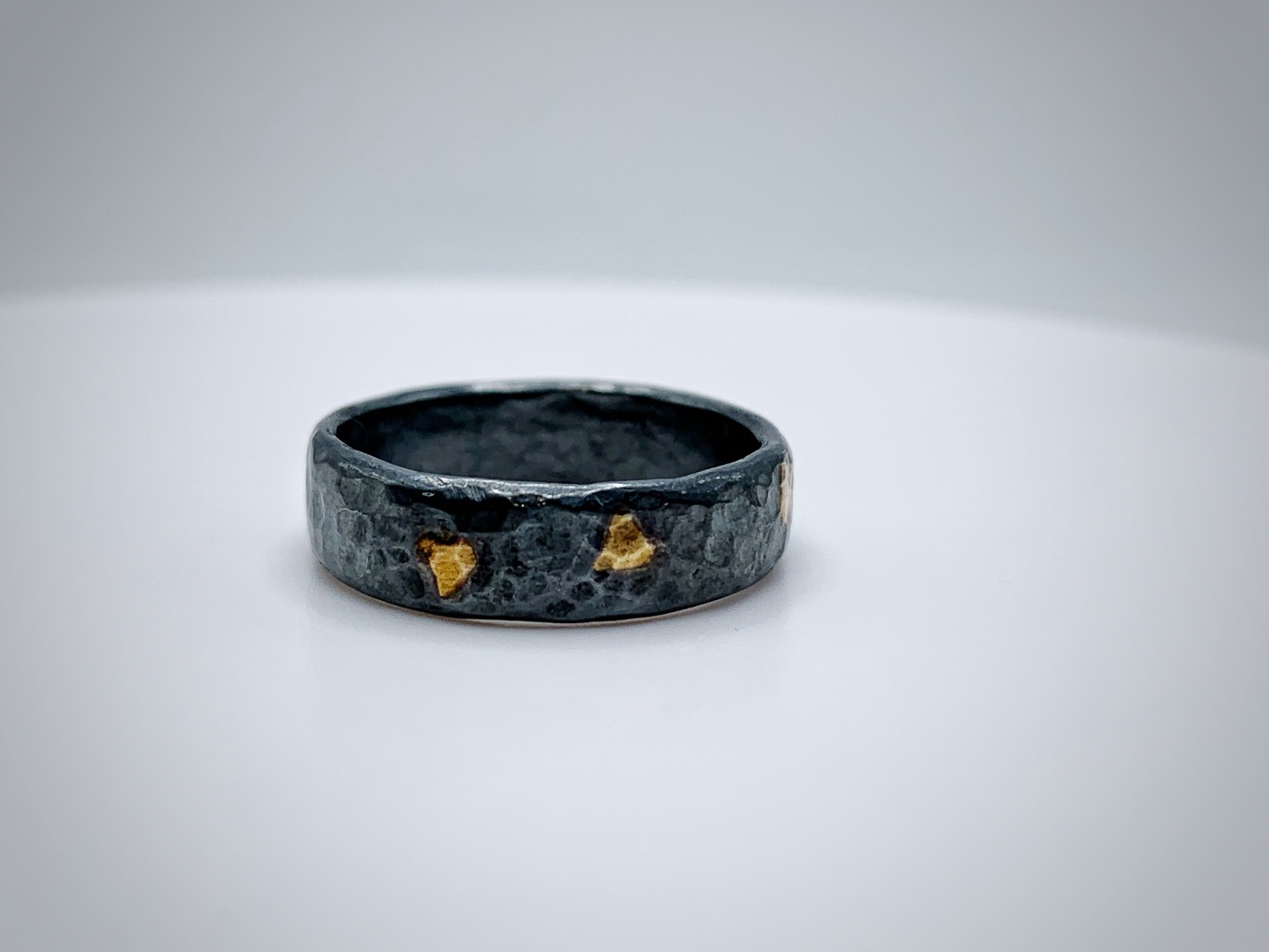 Firefly Ring / Solid Antiqued Sterling Silver / 18k Gold / 5.5mm Width / Rustic Hammered Texture / Size 7 - Image 3