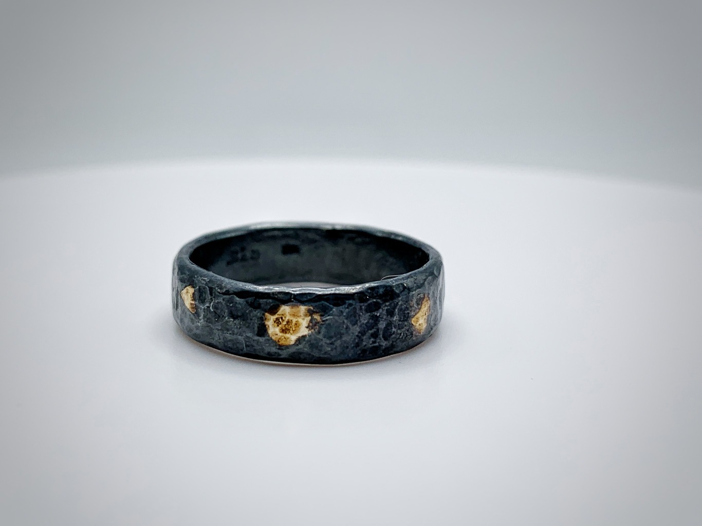 Firefly Ring / Solid Antiqued Sterling Silver / 18k Gold / 5.5mm Width / Rustic Hammered Texture / Size 7 - Image 5